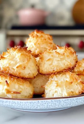 Irresistible Creamy Coconut Macaroons: Sweet Tropical Treats